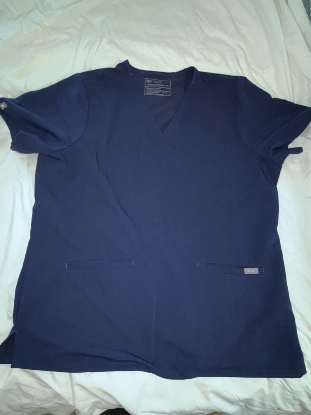 figs. Casma. Navy - Three-Pocket Scrub Top